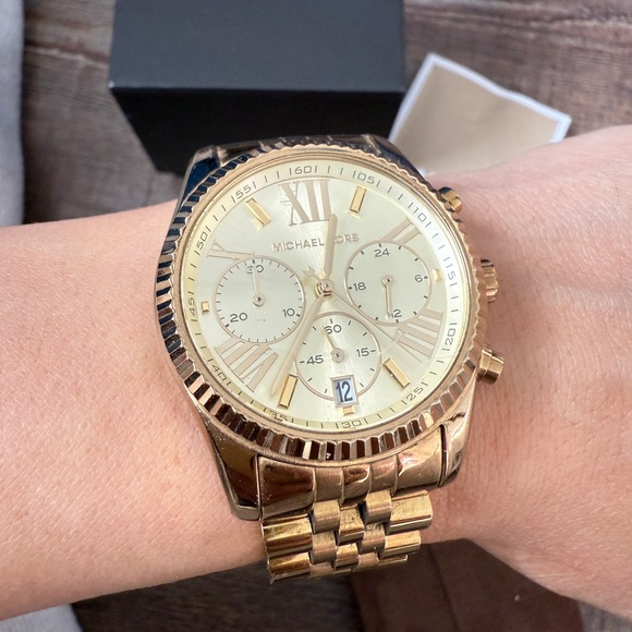Michael Kors Gold Women's Watch - Picture 7 of 9